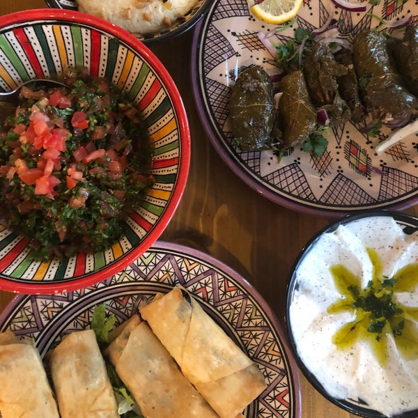 Снимок сделан в Leila&#39;s Authentic Lebanese Cuisine пользователем Bence S. 3/24/2019