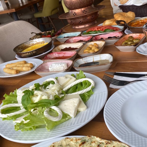 Das Foto wurde bei Üsküdar Park Cafe &amp; Restaurant von Ebru🪐 am 1/1/2022 aufgenommen