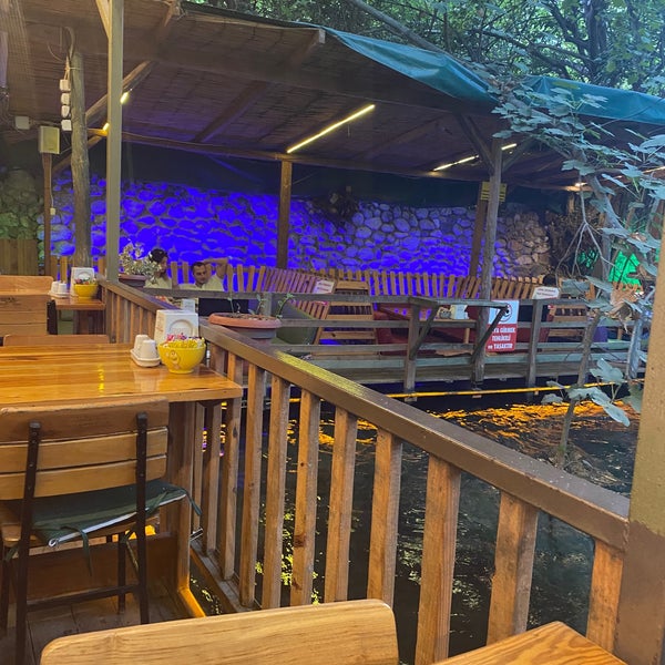 รูปภาพถ่ายที่ Yuvarlakçay Çınar Restaurant&amp;Butik Otel โดย Ebru🪐 เมื่อ 10/2/2022