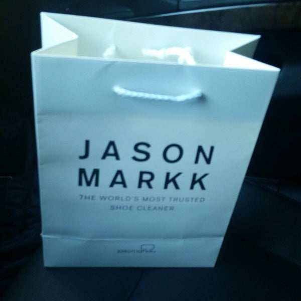 Foto tirada no(a) Jason Markk Flagship Store por They Call Me H. em 11/24/2014