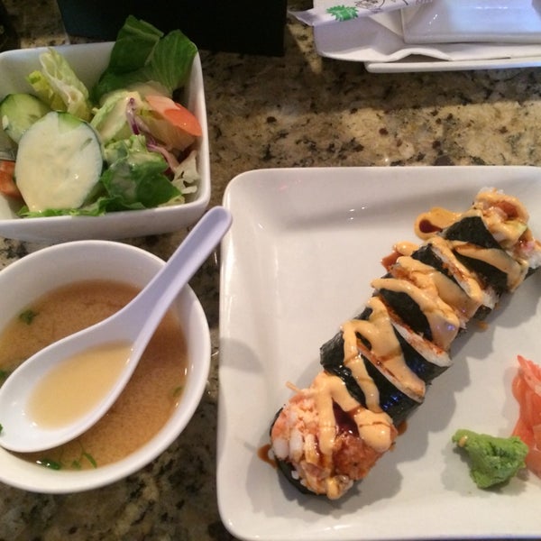 12/29/2013 tarihinde Andrea R.ziyaretçi tarafından Nagoya Japanese Restaurant &amp; Sushi Bar'de çekilen fotoğraf