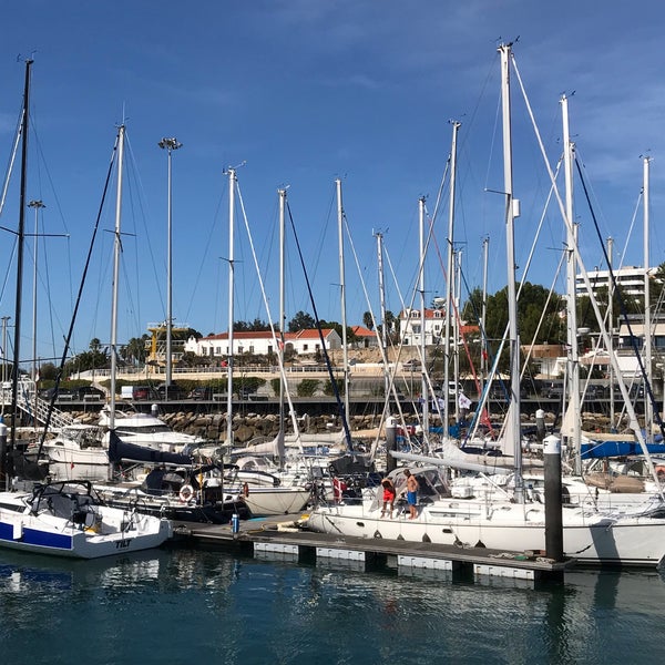 Foto diambil di Porto de Recreio de Oeiras oleh Michael J. pada 10/3/2019