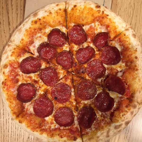 Снимок сделан в New York Pizza пользователем AAA 7/14/2017