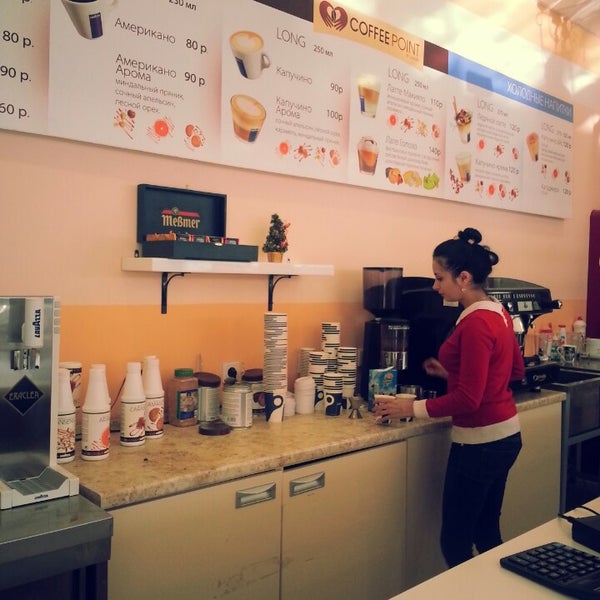 Вендинговое мини-кафе. Модель кофе поинт. Кофейня пойнт мытищи-. Кофейня самообслуживания saeco. Витрина с продуктами кофепоинт.