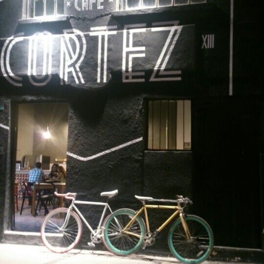 Foto tomada en Café Cortez  por Maddie M. el 7/1/2014