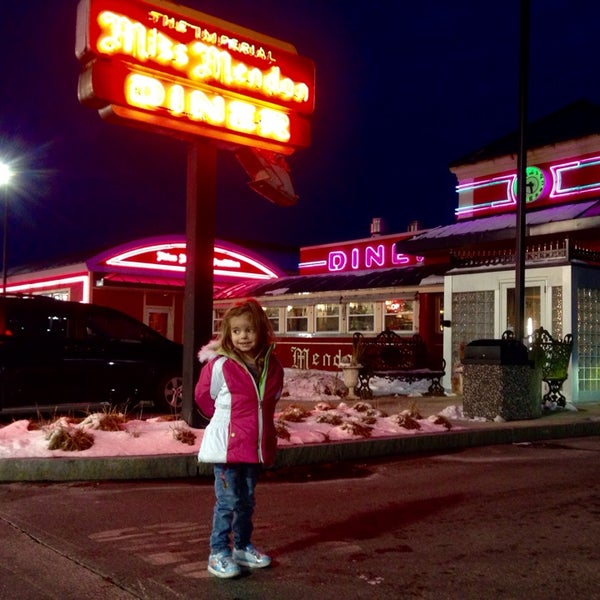 Foto tirada no(a) Miss Mendon Diner por Paul C. em 11/29/2014