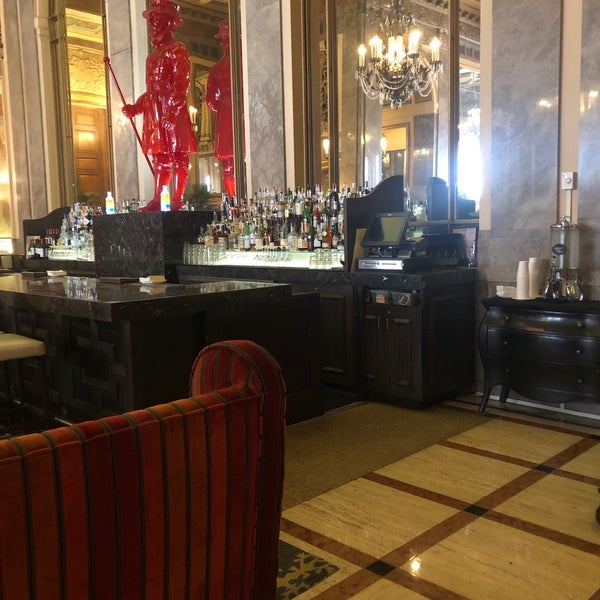 รูปภาพถ่ายที่ Kimpton Sir Francis Drake Hotel โดย Diamante A. เมื่อ 6/16/2019