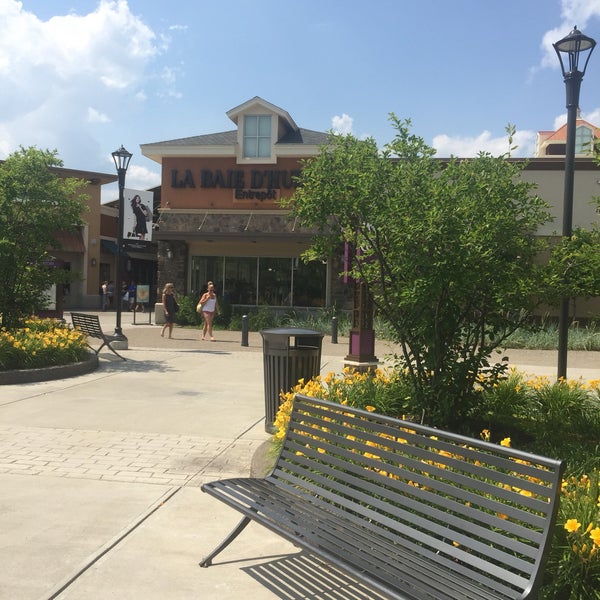 Photos At Premium Outlets Montreal Outlet Mall