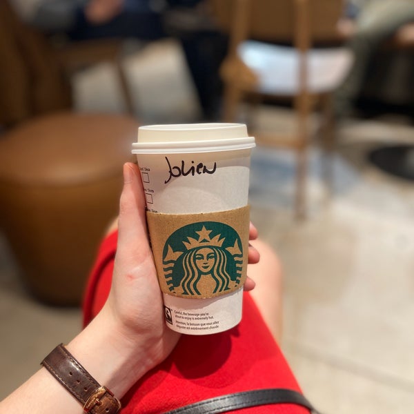 Das Foto wurde bei Starbucks von Jolien C. am 11/6/2019 aufgenommen