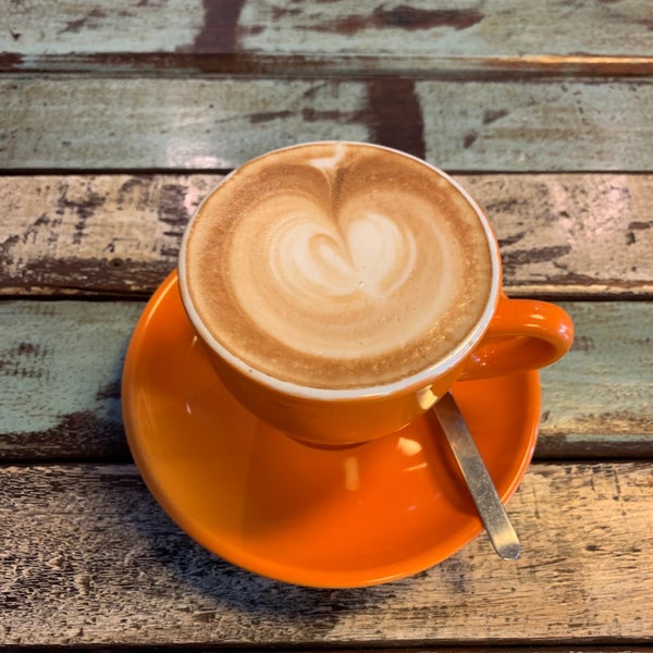 Foto diambil di Overstand Coffee &amp; Breakfast oleh Linus E. pada 12/27/2018