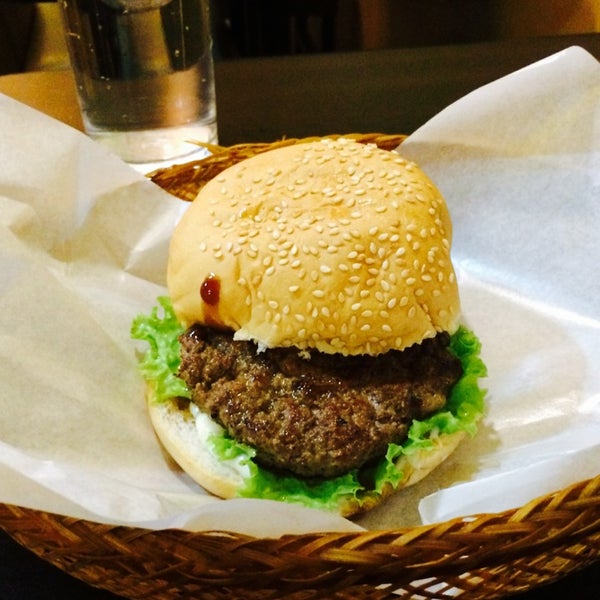 Foto diambil di Stuff Over Burger Cafe oleh Mark Renel A. pada 6/17/2014