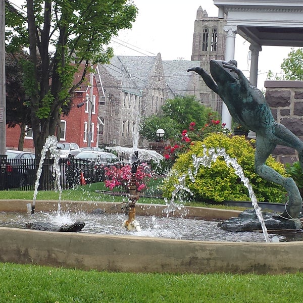 Best leaping frog sculpture in Lancaster! All others pale in comparison.