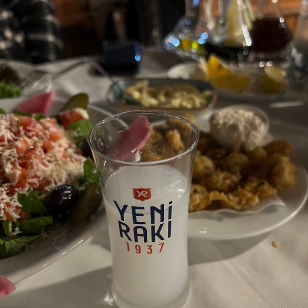 Снимок сделан в Kavak &amp; Doğanay Restaurant пользователем Emre D. 11/27/2022