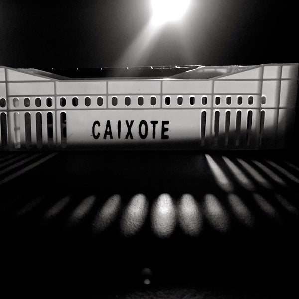 รูปภาพถ่ายที่ Caixote Bar โดย Izabela G. เมื่อ 7/30/2017