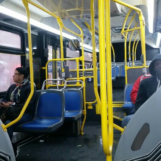 Т 15 автобус. Автобус 15. Автобус 15к внутри. Автобусы на 15-25 мест. Владивосток Bus 15.