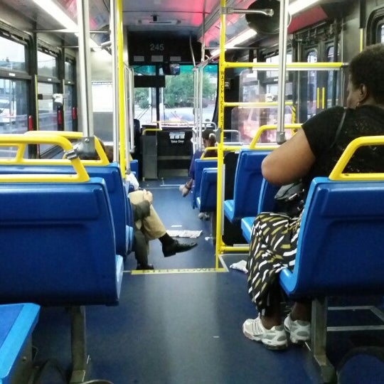 Красный автобус казань. Автобус сетра 400. Автобус фото. Компрессор для хайгер 6118. 64r45 автобус комплектация.