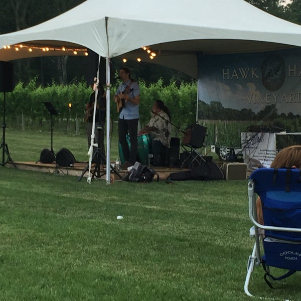 Foto scattata a Hawk Haven Winery da Rachael G. il 7/8/2016