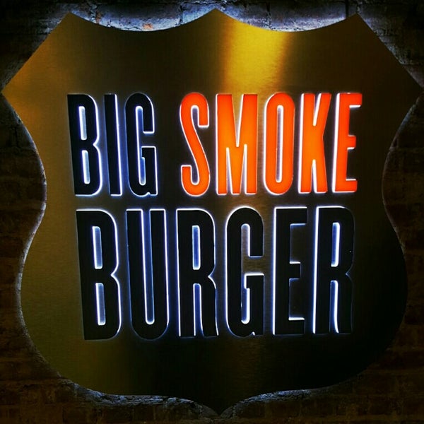 Foto tirada no(a) Big Smoke Burger por Sobitart P. em 8/12/2015