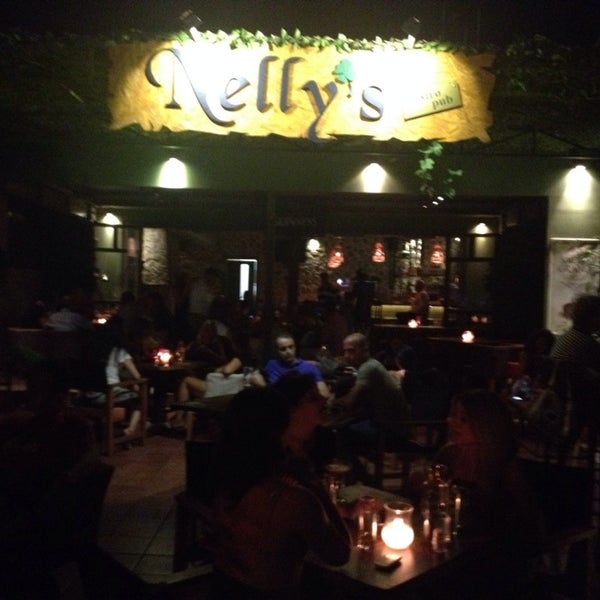 Снимок сделан в Nelly&#39;s Gastro-Pub пользователем Eva S. 7/24/2014