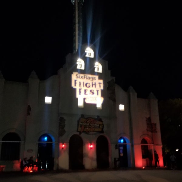 Photo taken at Six Flags Great America by Stephanie A. on 10/31/2022