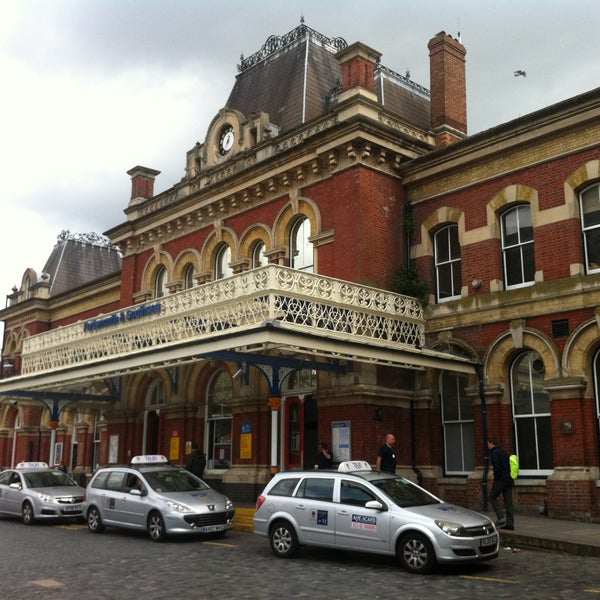 Portsmouth & Southsea Railway Station (PMS) - Guildhall - Commercial Rd