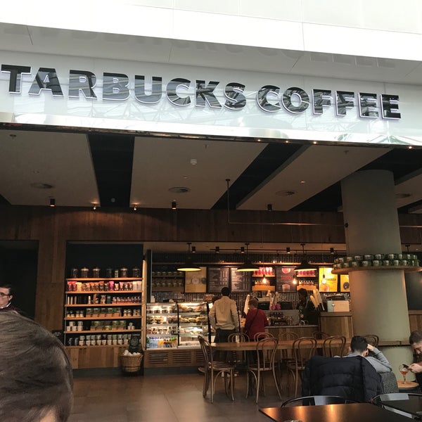 Photo prise au Starbucks par Marcella le2/16/2019