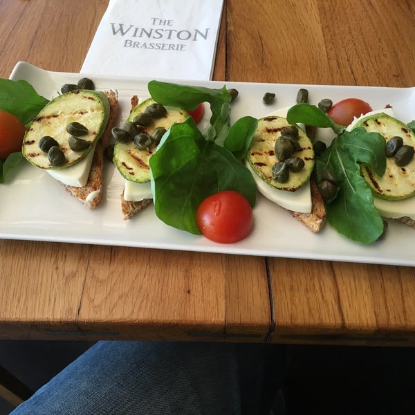 Foto diambil di Sir Winston Café Bar Restaurant oleh Orhun S. pada 4/30/2016