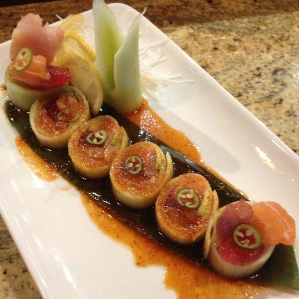 Foto tomada en Ohjah Japanese Steakhouse Sushi &amp; Hibachi  por M.D el 3/12/2013