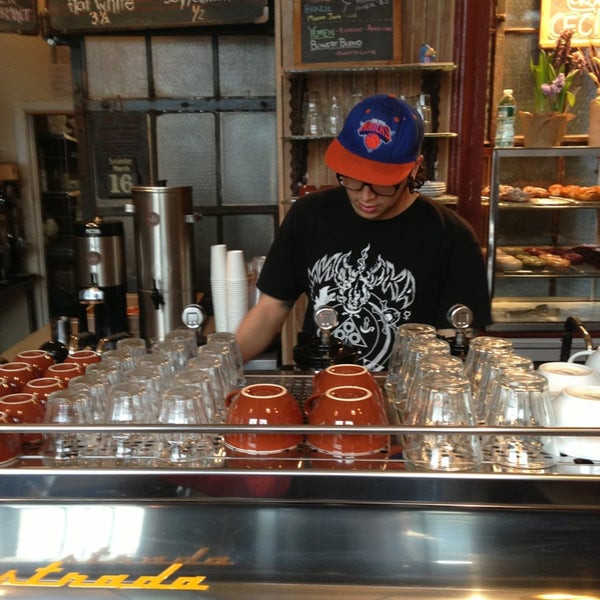 3/16/2013 tarihinde Joanna B.ziyaretçi tarafından Bowery Coffee'de çekilen fotoğraf
