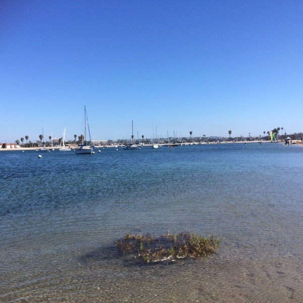 Foto tirada no(a) Mission Bay Aquatic Center por Ed B. em 8/17/2014