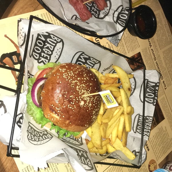 3/12/2018 tarihinde Türkan K.ziyaretçi tarafından Burger Mood'de çekilen fotoğraf