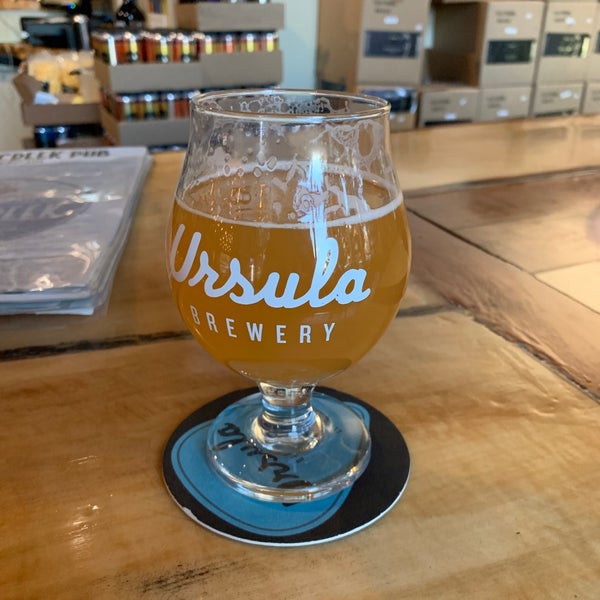 รูปภาพถ่ายที่ Ursula Brewery โดย Chris G. เมื่อ 9/18/2019