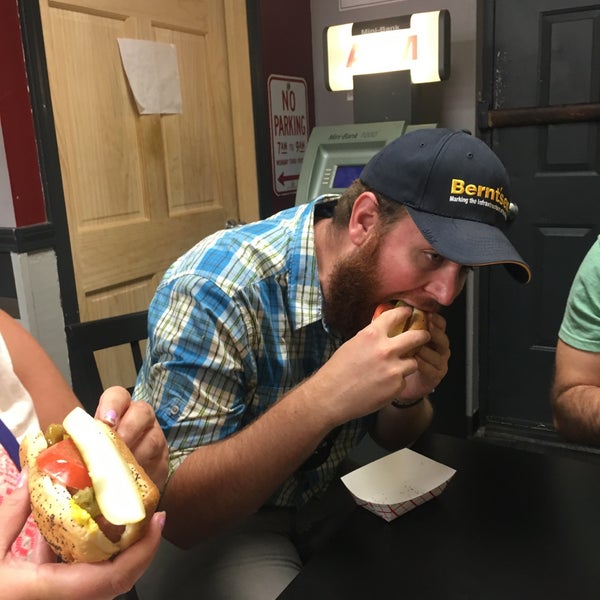 6/25/2016에 Heather H.님이 George&#39;s Hot Dogs에서 찍은 사진