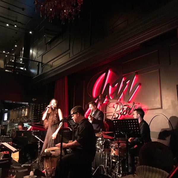 Foto diambil di Jazz Bistro oleh Noora N. pada 4/15/2018