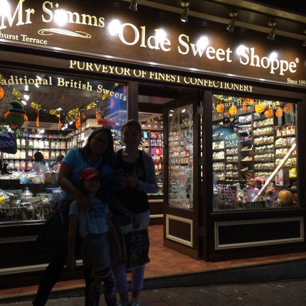 10/19/2015 tarihinde CT⚡️ E.ziyaretçi tarafından Mr Simms Olde Sweet Shoppe'de çekilen fotoğraf