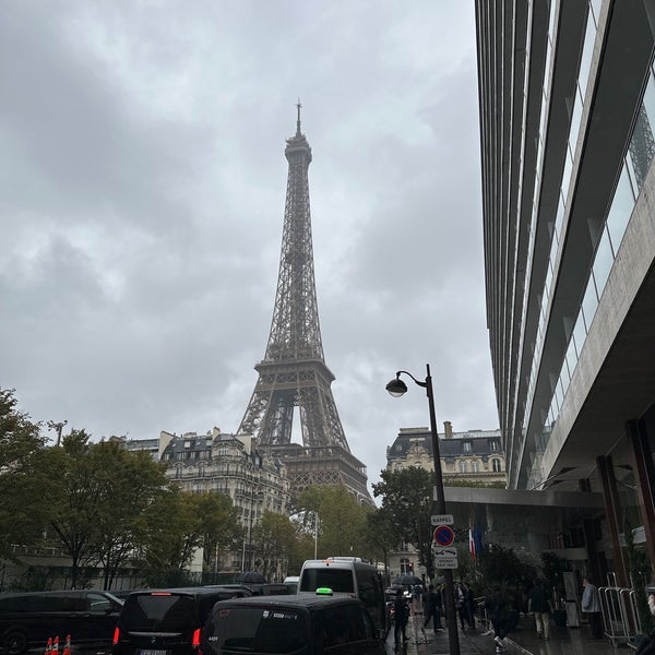 Foto diambil di Hôtel Pullman Paris Tour Eiffel oleh Jeongho Jay L. pada 10/18/2023