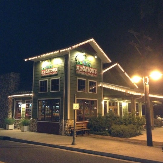Photo taken at RJ Gator&#39;s Florida Sea Grill &amp; Bar by Aaron C. on 9/24/2012