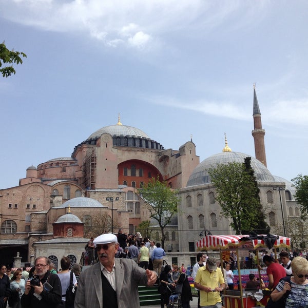 Das Foto wurde bei Hagia Sophia von Pαυλινε . am 4/28/2015 aufgenommen