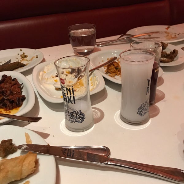 Foto tirada no(a) Zarifi Restaurant por 〽️metin〽️ em 2/16/2019