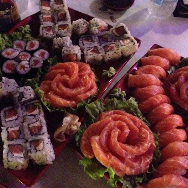 Photo taken at Sushi &#39;n Roll by Alexsandra Julia S. on 10/12/2014