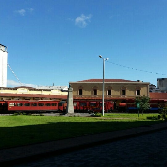 รูปภาพถ่ายที่ Estación de Tren Chimbacalle โดย Nelson N. เมื่อ 12/1/2015