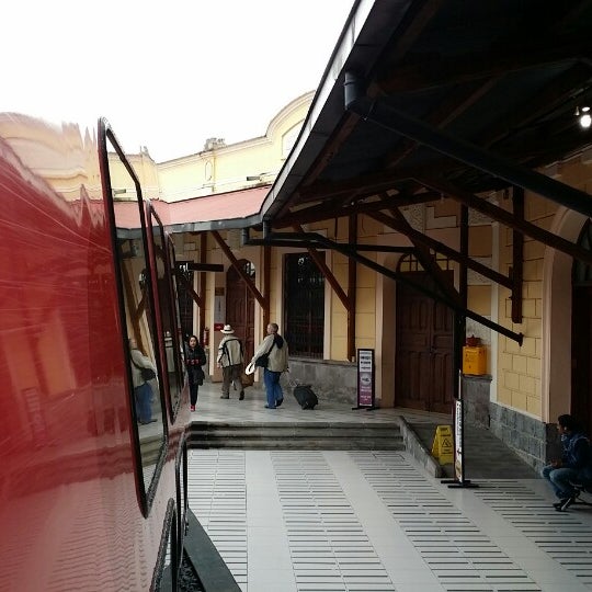 รูปภาพถ่ายที่ Estación de Tren Chimbacalle โดย Nelson N. เมื่อ 2/10/2015