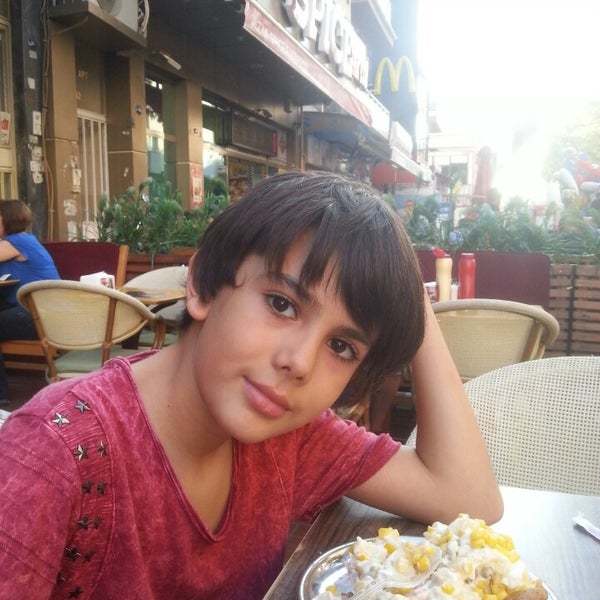Das Foto wurde bei İlla Cafe &amp; Restaurant von Aydın E. am 7/30/2014 aufgenommen