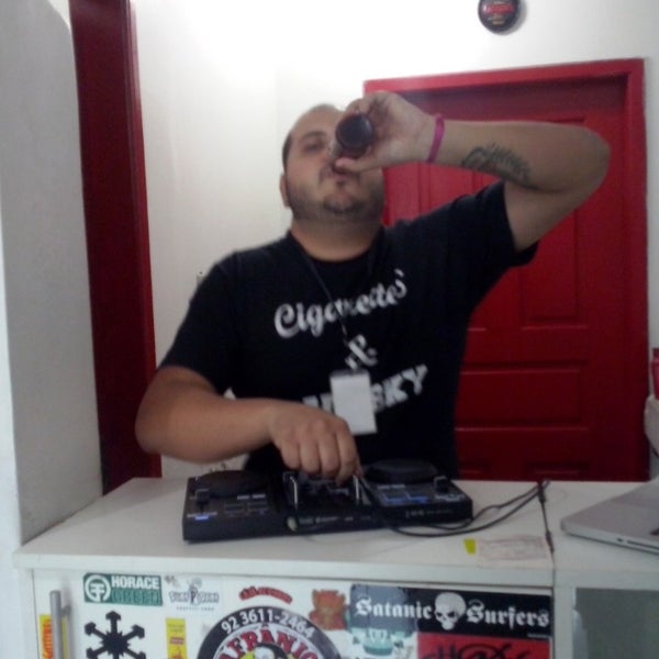 รูปภาพถ่ายที่ Loja Hey You - Camisetas, música &amp; diversão โดย Gil S. เมื่อ 2/21/2014