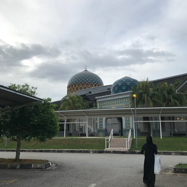 Photo taken at Masjid KLIA (Sultan Abdul Samad Mosque) by Fakhruddin H. on 12/16/2019