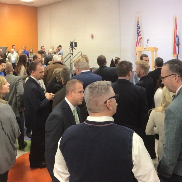 Ессентуки торговый центр новое время адрес. 10 стр. Центр новое время. Тц новое время пятигорск адмиральского. Центр новое время.