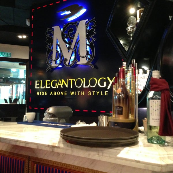 รูปภาพถ่ายที่ Elegantology Gallery &amp; Restaurant โดย Mooreyameen 亞銘 M. เมื่อ 7/28/2013