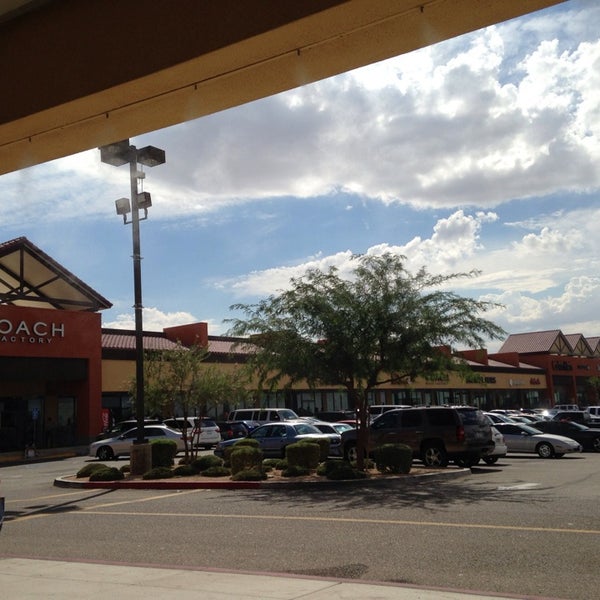 Photo taken at Barstow Factory Outlets by teanahamdi on 8/22/2013