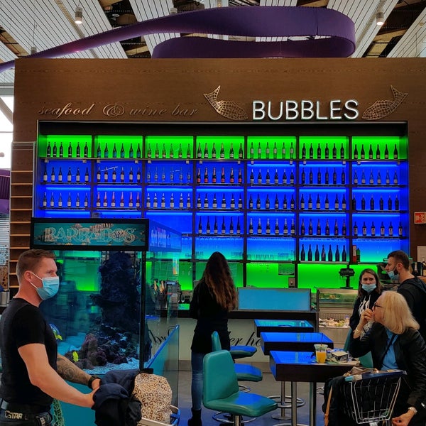 Photo taken at Bubbles Seafood &amp; Wine Bar by kitblake on 10/25/2021
