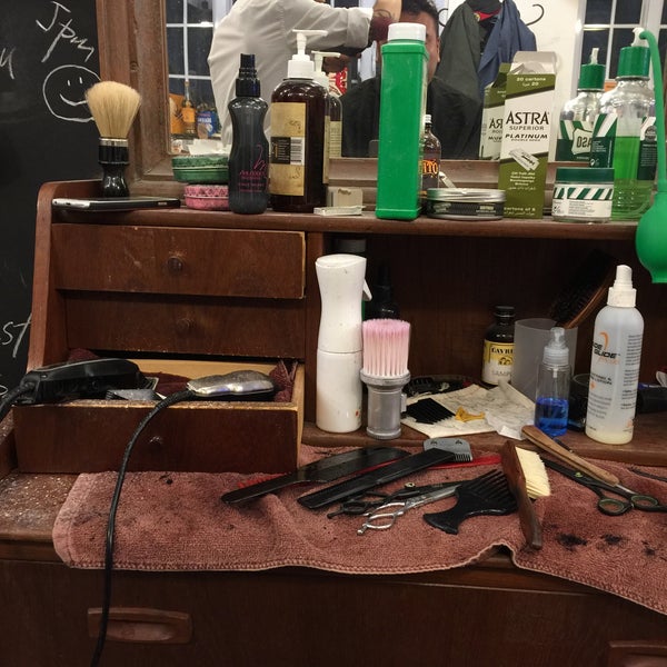 4/1/2016에 Y M.님이 Hair House Barbershop by Adam Chan에서 찍은 사진